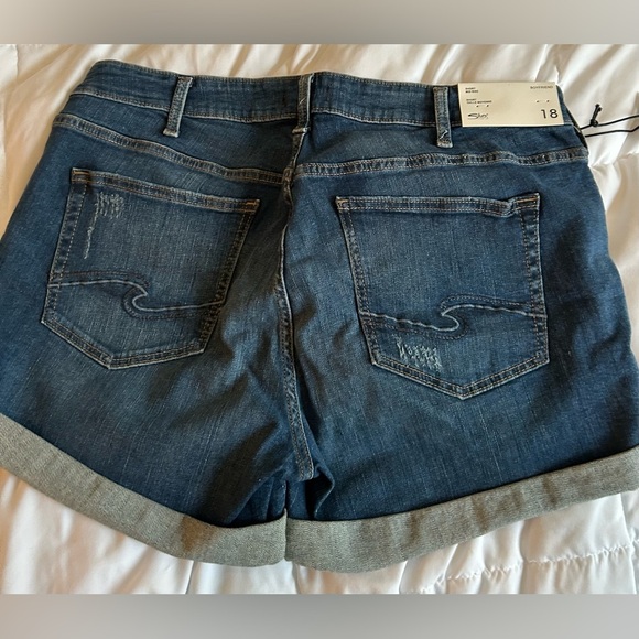 NWT Women's Plus Size Silver Boyfriend Mid Rise Short plus size 18 - Picture 8 of 8